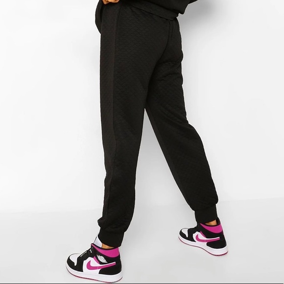 Boohoo Quilted Oversized Joggers - Picture 2 of 7